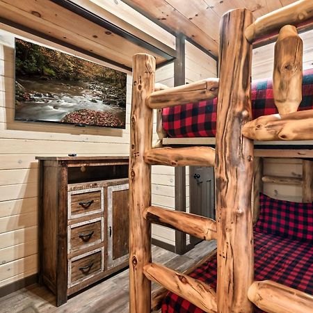 Luxury 3-Br Cabin Minutes From Parkway With Game Room And Hot Tub Піджен-Фордж Екстер'єр фото